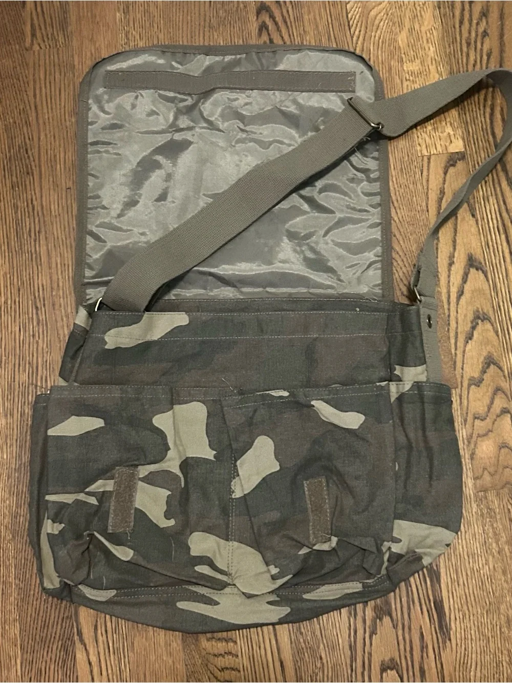 Source Unknown Camouflage Messenger Bag - Green and Black